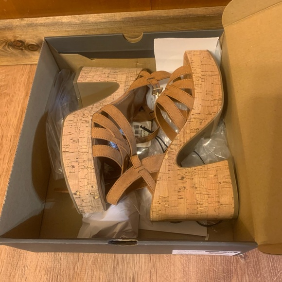 Vintage Style Block Heel - Picture 5 of 11